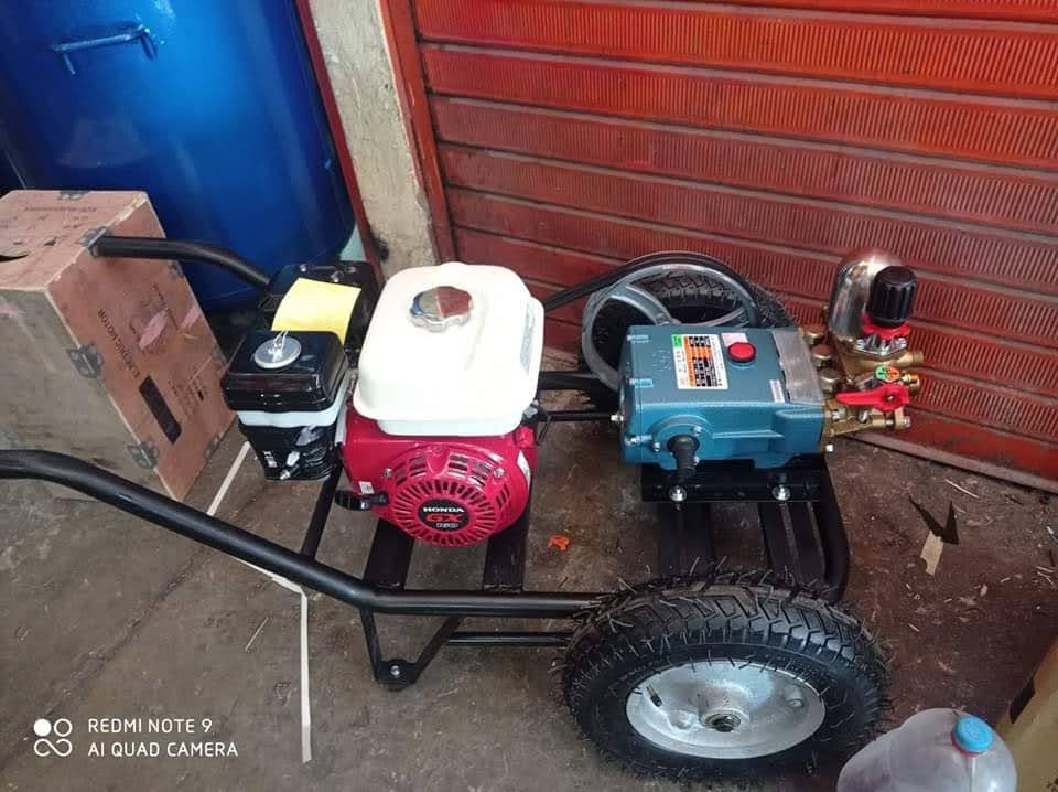 Pulverizador motorizado sobre carro